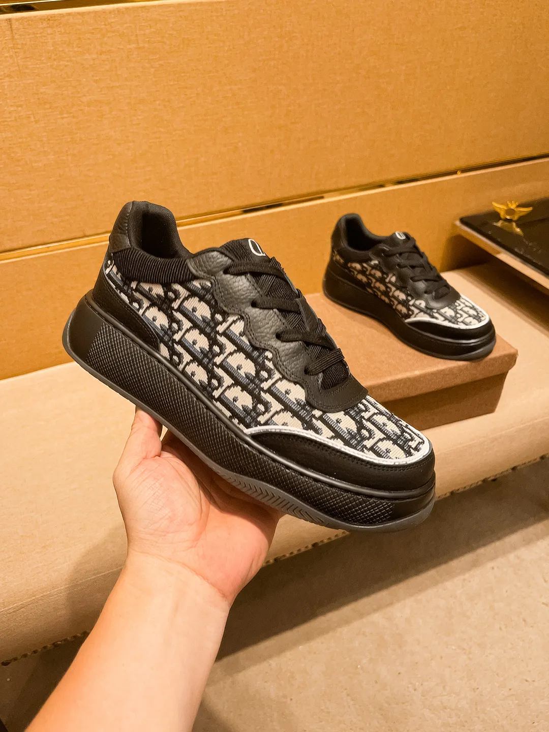 Men's shoes 💰 440💰【Dior】🔥Men's high-end brand of shoes official website 1:1 latest masterpiece: the upper is made of Italian imported first-layer cowhide with a comfortable and breathable lining➕original non-slip and wear-resistant outsole🔥, making walking more convenient and comfortable! An exclusive new model, a stunning work, a beautiful 1:1 replica [color] compared to the official quality! Create a fashionable personality to set off your uniqueness! A must-have for trendy men! Classic 🔥Size: 38-44 Color: 🔥 2⃣️colors available🔥